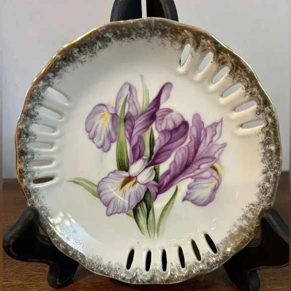 Vintage Yamaka China Japan Purple Iris Saucer in beautiful condition. - Picture 1 of 4